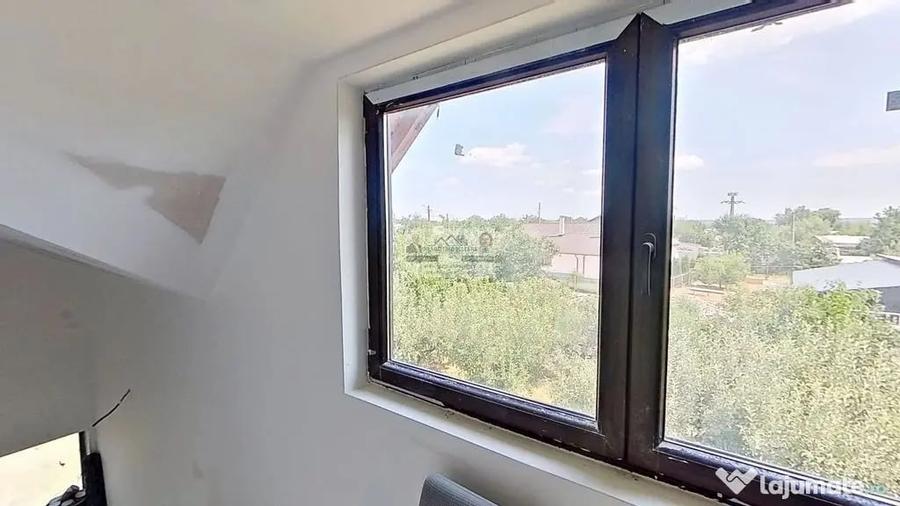 Casă cu 5 camere cu Teren 1159 Mp în Central