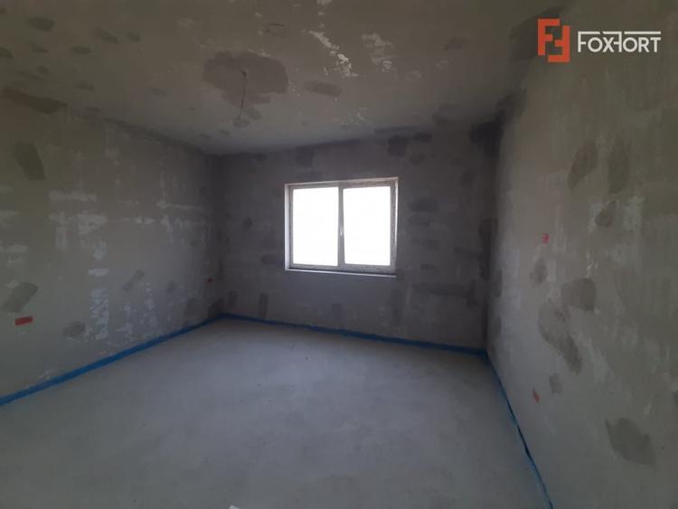 Apartament cu 3 camere decomandat în Plopi