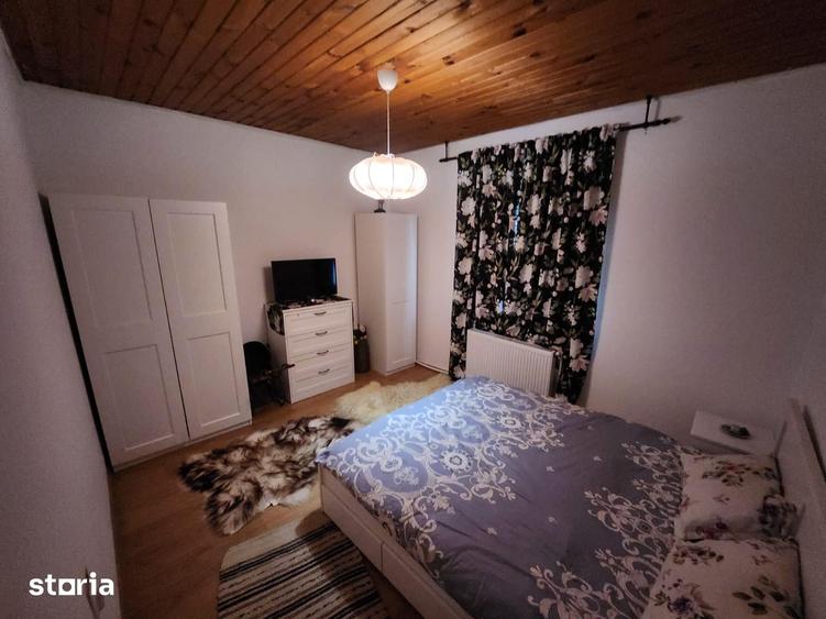Casă cu 8 camere cu Teren 340 Mp în Central