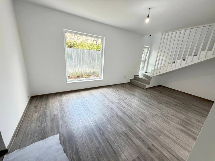 Duplex cu 3 camere cu Canalizare în Apărătorii Patriei