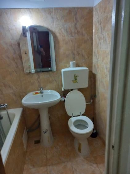 Apartament cu 3 camere decomandat în Titan