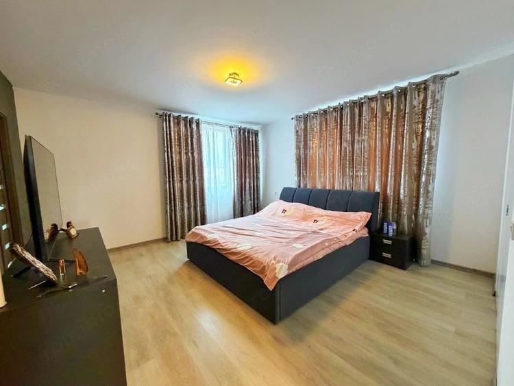 Casă cu 5 camere cu Teren 400 Mp în Smeura