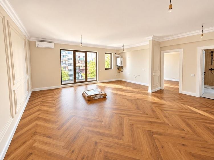Apartament cu 4 camere decomandat în Herăstrău