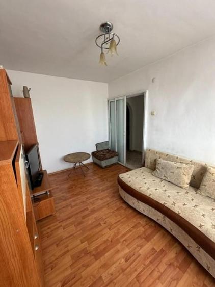 Apartament cu 2 camere semidecomandat, mobilat în Trivale