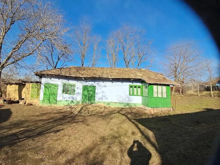 Casă cu 3 camere cu Teren 33400 Mp în Căzănești