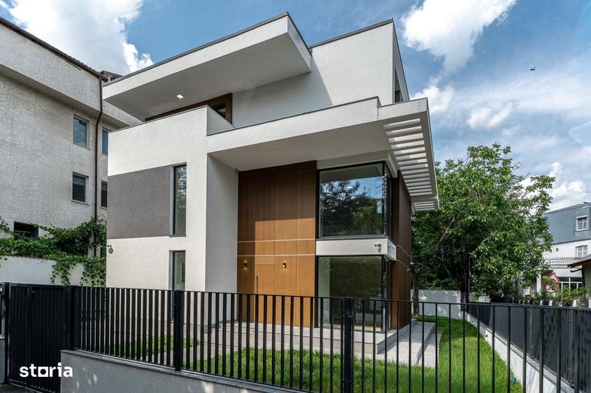 Casă cu 4 camere în Băneasa