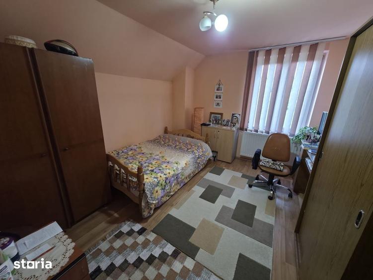 Casă cu 5 camere cu Teren 1000 Mp în Dâmbu Pietros