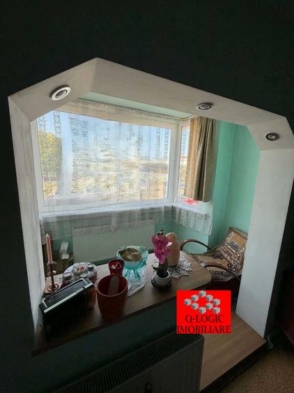 Apartament cu 3 camere decomandat în Tractorul