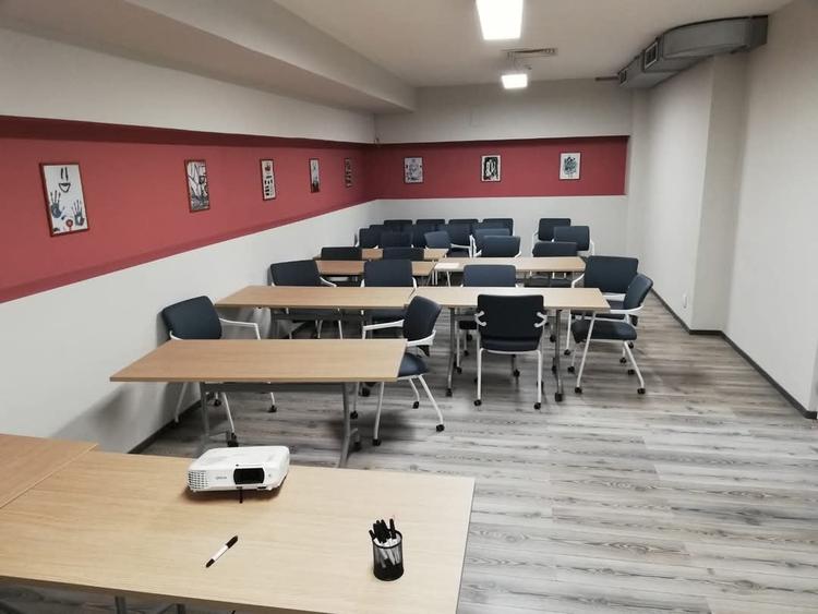 Birou, de 1,450 mp, în Central