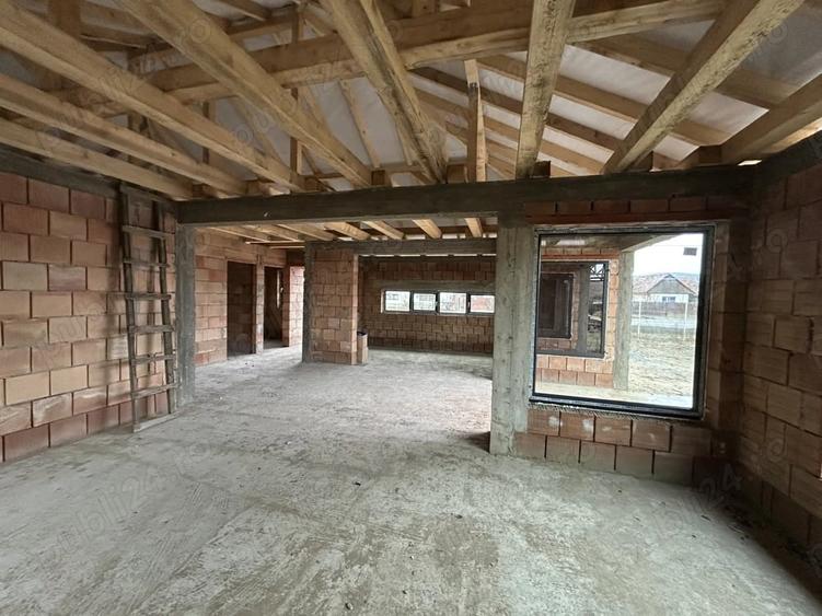Casă cu 1 camere cu Teren 600 Mp în Dumbrăvioara