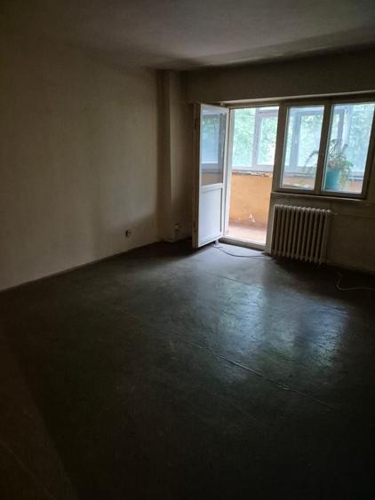 Apartament cu 3 camere nedecomandat în Militari