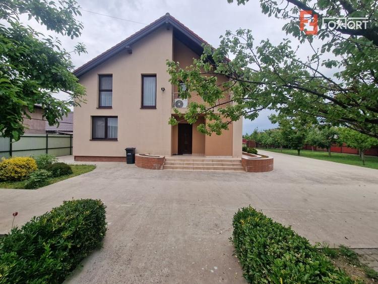 Casă individuală cu 5 camere cu Garaj în Izvin