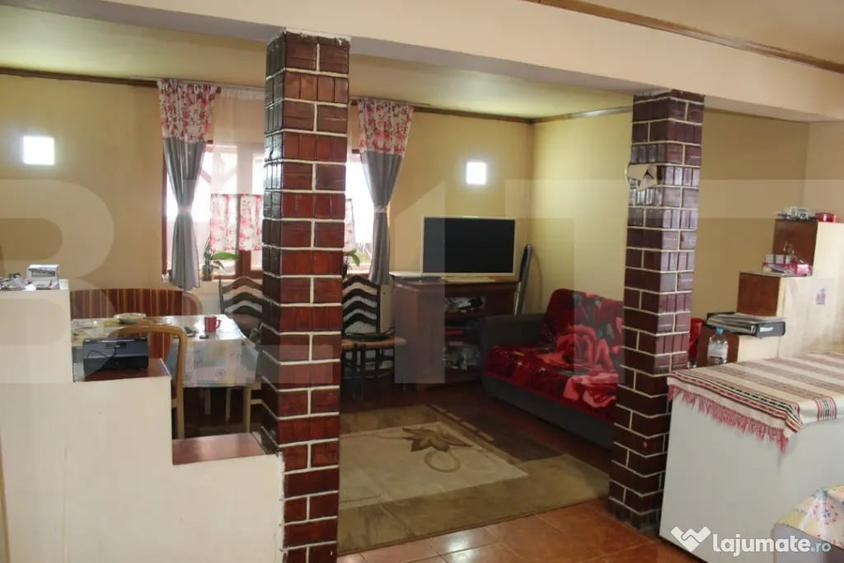 Casă cu 7 camere cu Teren 1580 Mp în Central
