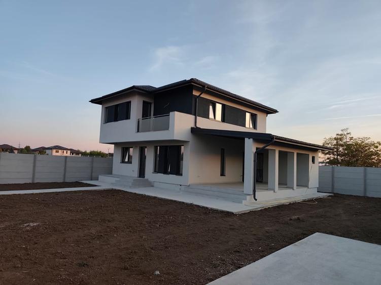 Casă individuală cu 4 camere cu Teren 484 Mp în Bâcu