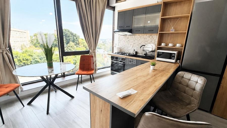 Apartament cu 2 camere semidecomandat, mobilat în Central