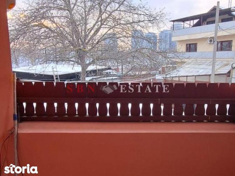 Casă cu 9 camere cu Teren 440 Mp în Mihai Bravu