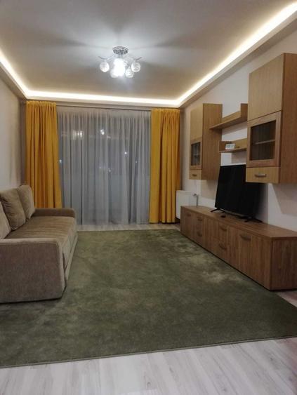 Apartament cu 3 camere decomandat în Tractorul
