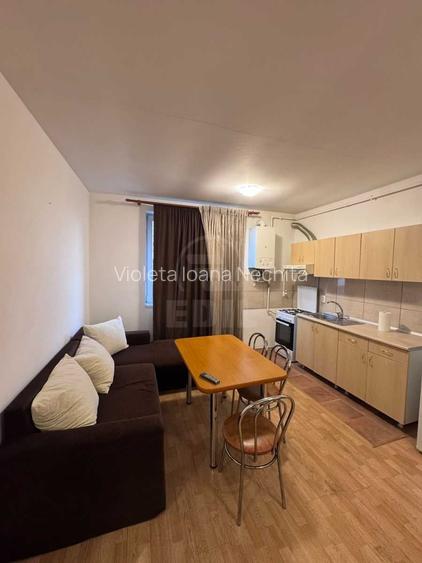Vânzare 2 camere semidecomandat, 42 mp, cu parcare, Iris
