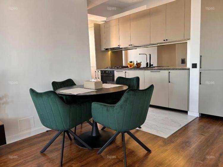 Apartament cu 3 camere semidecomandat, mobilat în Parcul Carol