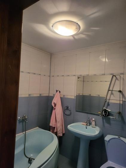 Casă individuală cu 12 camere cu Teren 350 Mp în Central