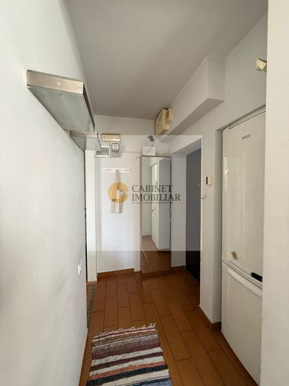 Apartament cu 2 camere semidecomandat, mobilat în Universitate