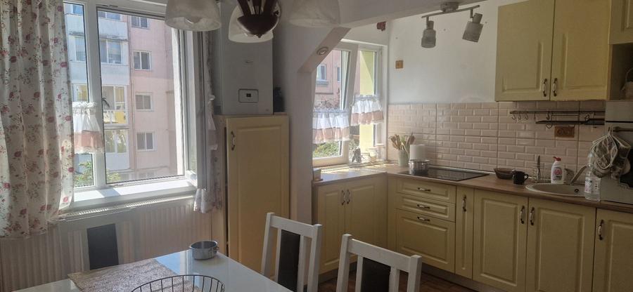 Apartament cu 3 camere semidecomandat în Central
