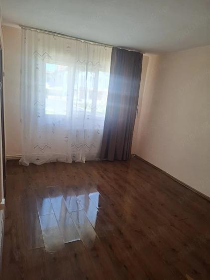 Garsonieră decomandată în Stoina