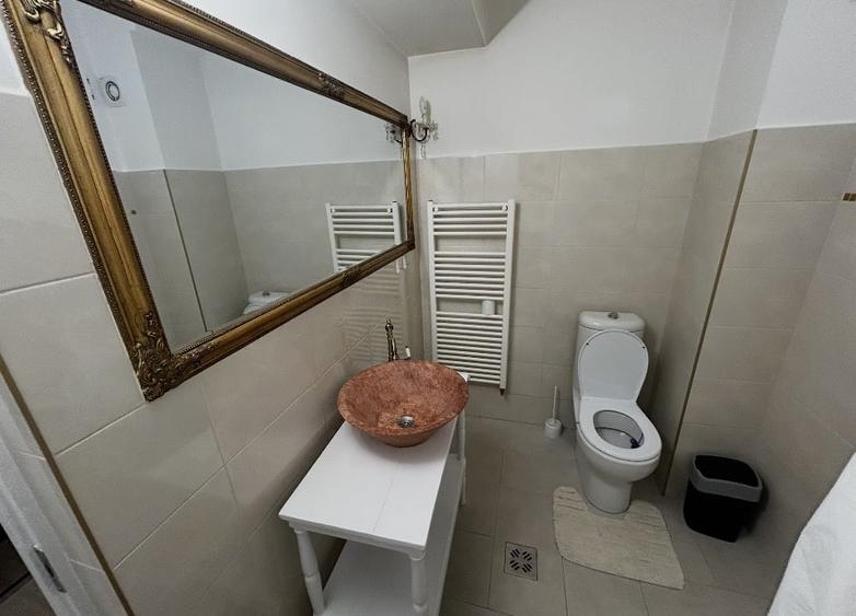 Apartament cu 2 camere semidecomandat, mobilat în Florești