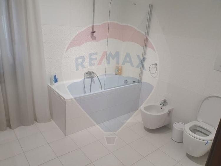 Apartament cu 3 camere decomandat, mobilat în Primăverii