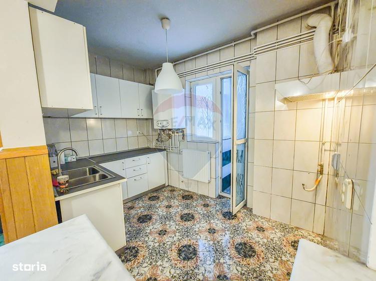 Apartament cu 4 camere semidecomandat în Armeneasca