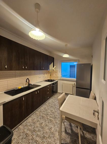 Apartament cu 3 camere decomandat, mobilat în Doamna Ghica