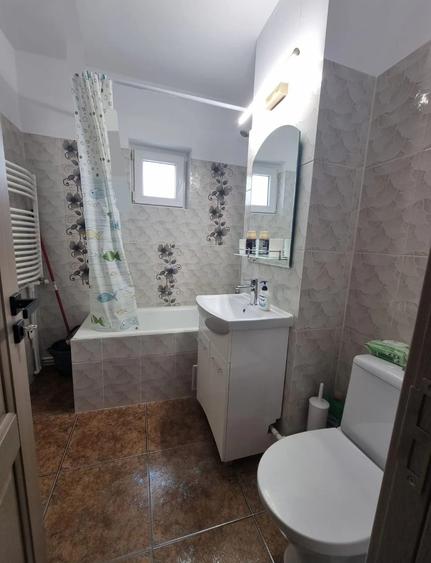 Apartament cu 3 camere decomandat în Metalurgie