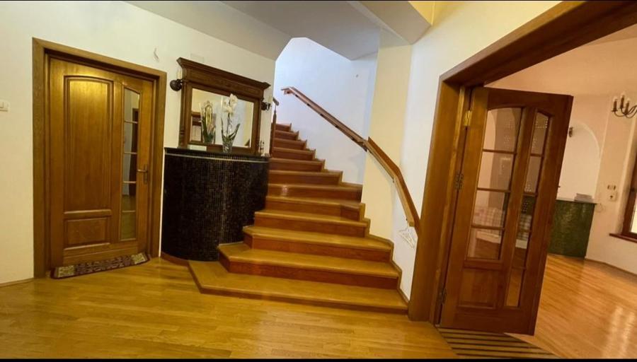 Casă individuală cu 5 camere cu Teren 200 Mp în Fundeni