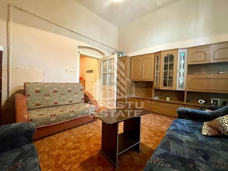 Apartament cu 2 camere semidecomandat, mobilat în Drăgășani