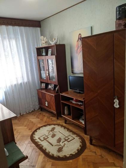 Apartament cu 3 camere semidecomandat în Sud