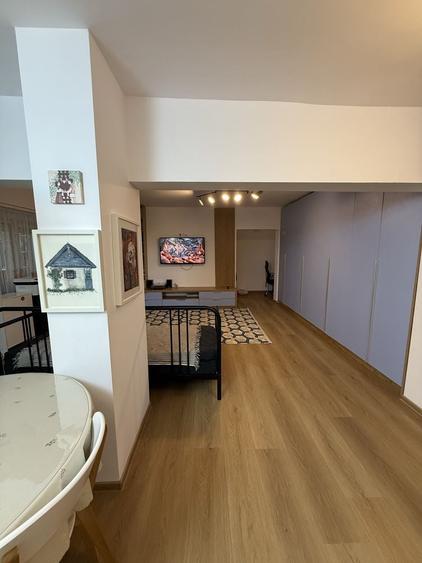 Apartament cu 3 camere decomandat în Aviației