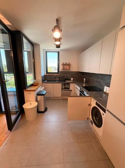 Apartament cu 3 camere semidecomandat în Băneasa