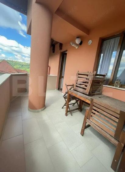 Apartament cu 3 camere semidecomandat, mobilat în Baciu