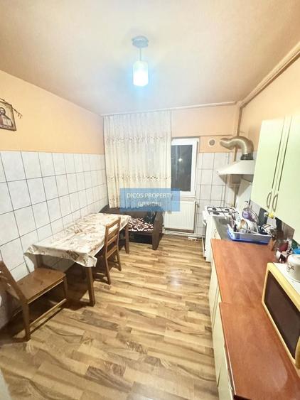 Apartament cu 3 camere decomandat în Vest