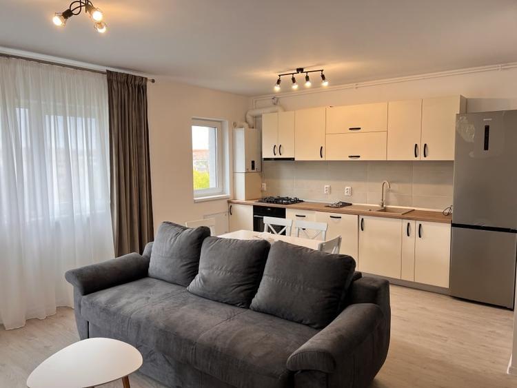 Apartament cu 2 camere semidecomandat, mobilat în Mihai Viteazul