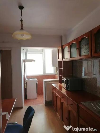 Apartament cu 3 camere decomandat în Traian