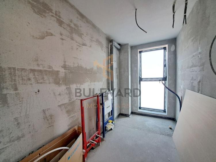 Penthouse cu 4 camere semidecomandat în Europa