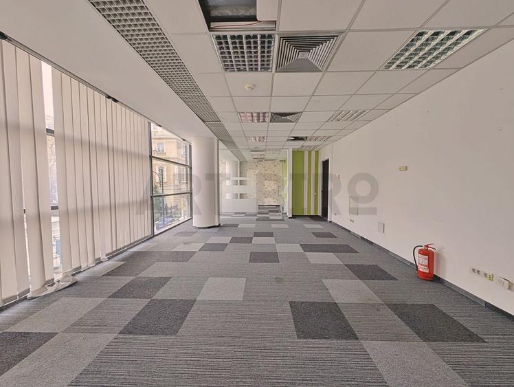 Birou, de 215 mp, în Universitate