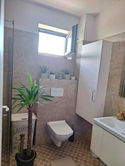Apartament cu 3 camere decomandat în Exterior Vest