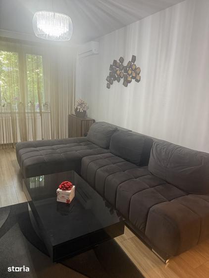 Apartament cu 3 camere decomandat în Berceni