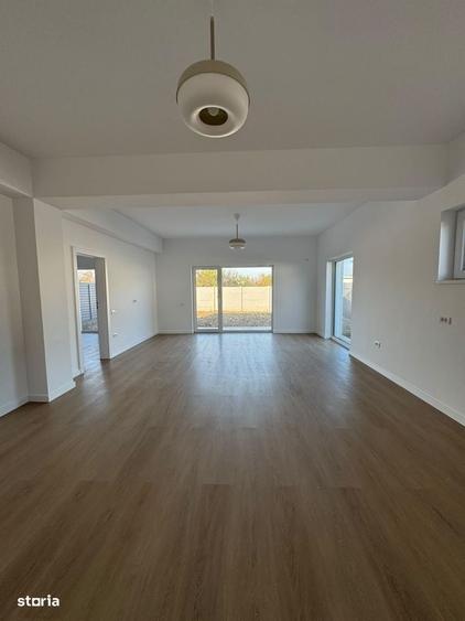 Casă cu 4 camere cu Teren 400 Mp în Central