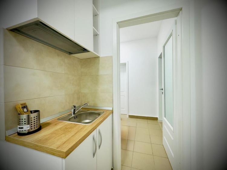 Apartament cu 3 camere semidecomandat în Floreasca
