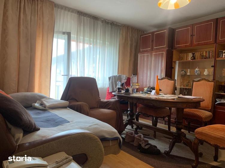 Apartament cu 4 camere decomandat în Dâmbul Rotund