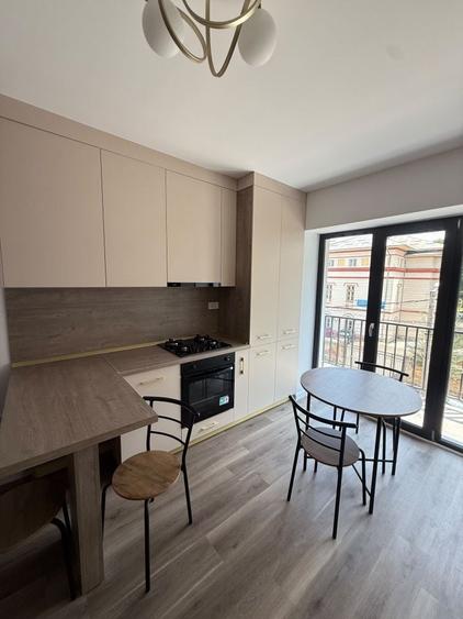 Apartament cu 2 camere semidecomandat în Vulturu
