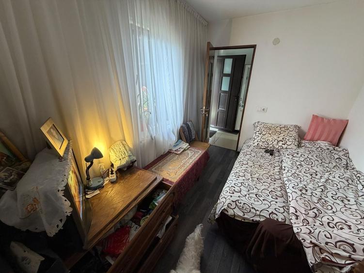 Casă individuală cu 4 camere cu Canalizare în Fundeni